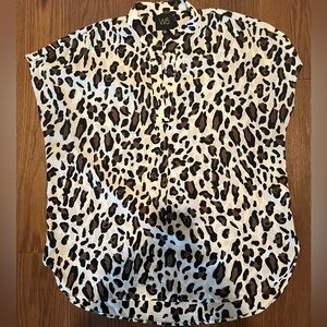 W5 Women’s Shirt
Size: L